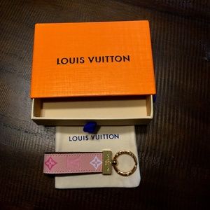 LOUIS VUITTON KEY RING